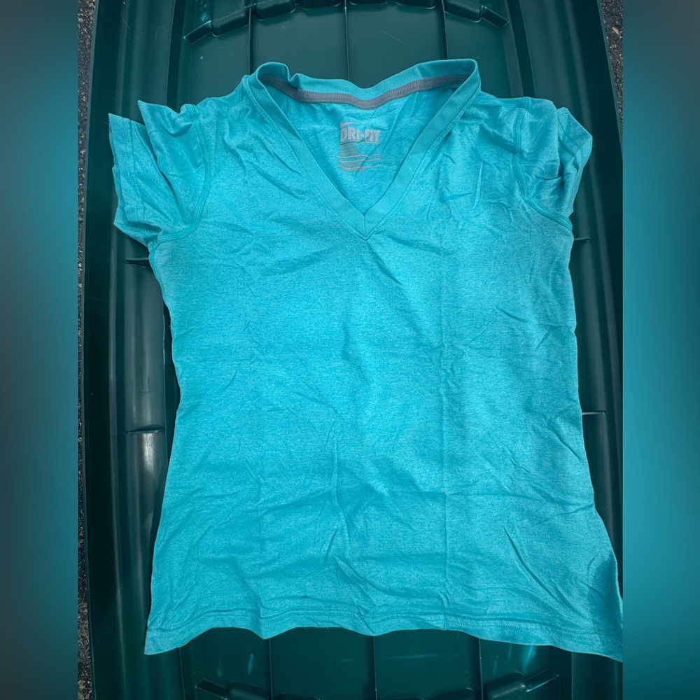Set of 4 women’s athletic Ts - size medium